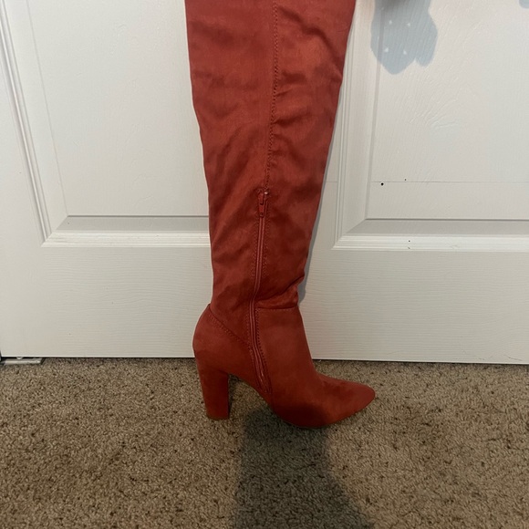 Journee Knee High Boots - Picture 4 of 4